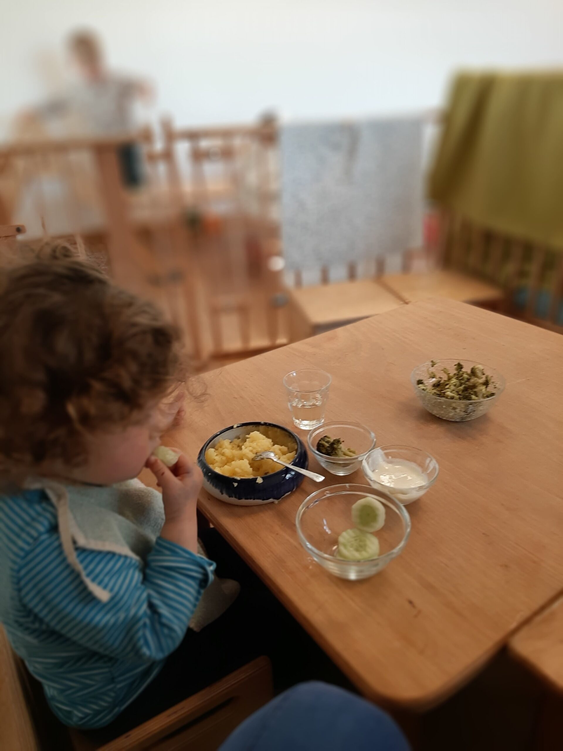 Mittagessen nach Pikler, individuell aufs Kind abgestimmt